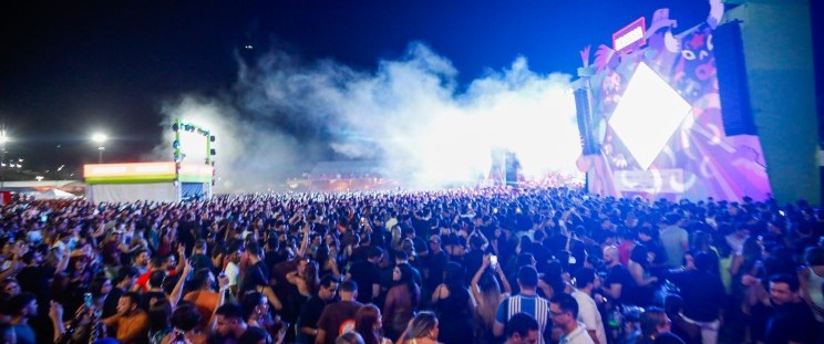 Multidão lota o Castelão na segunda noite do Bumba Meu São João 2025 com shows de Henrique e Juliano, Nattan e Kaká e Pedrinho