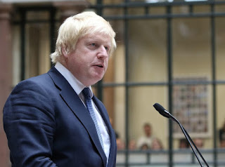 Após 4 meses em confinamento, Inglaterra reabre comércio e serviços não essenciais