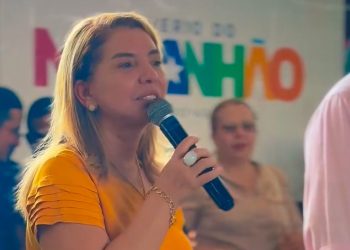 Iracema Vale participa de entrega de cartões sociais e lançamento de obras em Barreirinhas