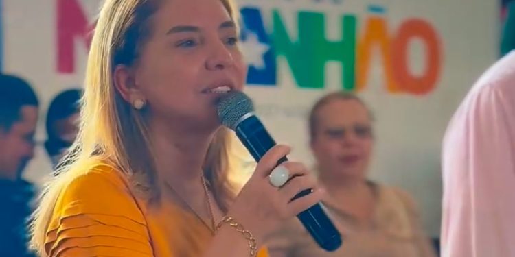 Iracema Vale participa de entrega de cartões sociais e lançamento de obras em Barreirinhas