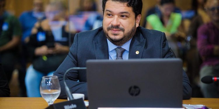 CAMPANHA EDUCATIVA: PL do Dr. Joel que visa combater a mortalidade materna segue para sanção do prefeito Eduardo Braide