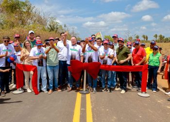 Brandão entrega estrada de Santana em São João Batista e vistoria travessia da Baixada