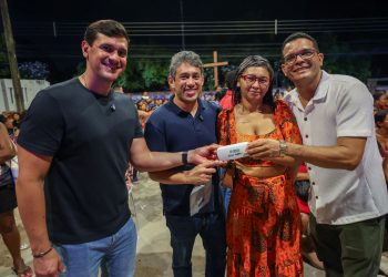 Deputado Osmar Filho realiza nova entrega de óculos do programa Cuidar dos Olhos em São José de Ribamar