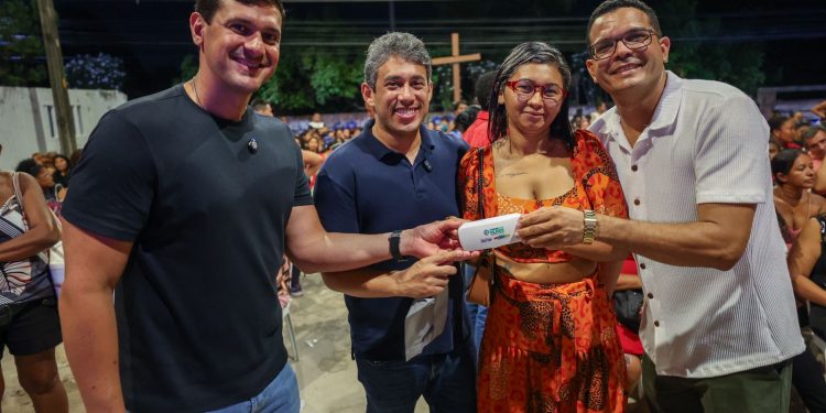 Deputado Osmar Filho realiza nova entrega de óculos do programa Cuidar dos Olhos em São José de Ribamar