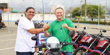 Brandão inicia entrega de motos e kits de trabalho e segurança da primeira fase do Avança Maranhão