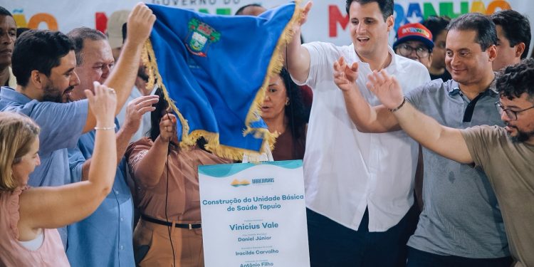 No aniversário de Barreirinhas, Orleans Brandão celebra entrega de pacote de obras e serviços para a cidade