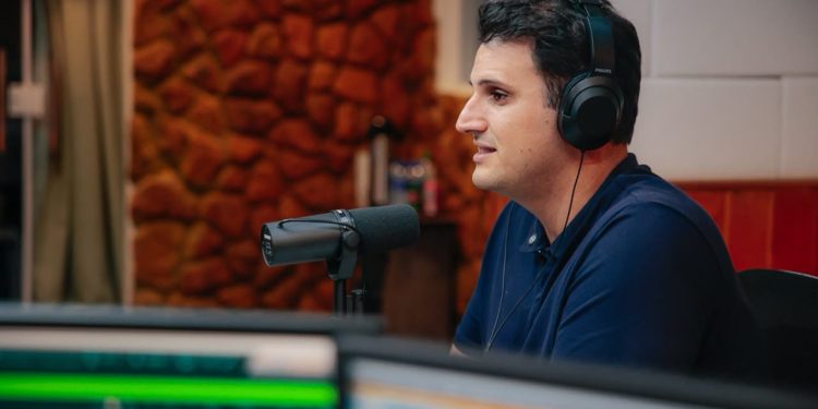 Em entrevista à Rádio Educadora, Orleans Brandão defende campanha de propostas e afirma que será o governador das oportunidades