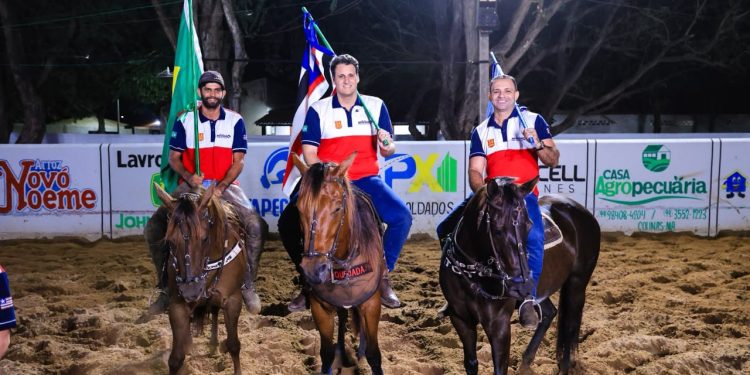 Orleans Brandão participa da cerimônia de abertura da 34ª Vaquejada de Colinas e destaca importância do evento para o Maranhão