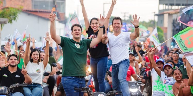 Monção vai às ruas em grande motocada e mostra força de Orleans Brandão na região
